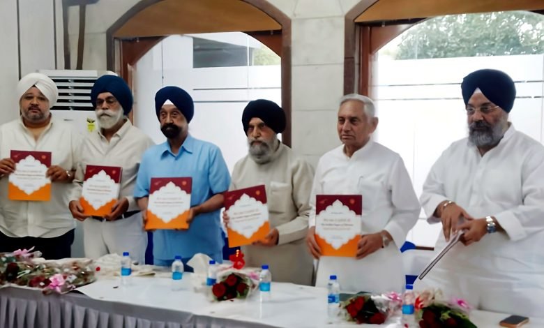 “सिख धर्म के सुनहरे पन्ने” पुस्तक का हुआ विमोचन, सिख इतिहास को सरल रूप में समझाने की पहल