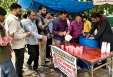 गंगा दशहरा पर मानव सेवा की मिसाल: मीडिया फोटो जर्नलिस्ट ट्रस्ट ने बांटा मीठा शरबत, हजारों राहगीरों को मिली राहत