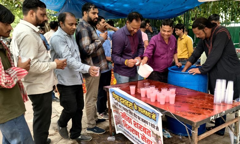 गंगा दशहरा पर मानव सेवा की मिसाल: मीडिया फोटो जर्नलिस्ट ट्रस्ट ने बांटा मीठा शरबत, हजारों राहगीरों को मिली राहत