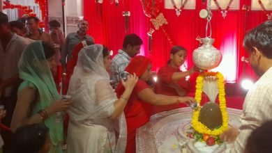 सावन के अंतिम सोमवार पर झण्डेवाला देवी मंदिर में शिव आराधना, श्रद्धालुओं ने किया रुद्राभिषेक
