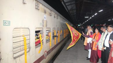 Photo of अयोध्या नगरी के लिए ट्रेन रवाना
