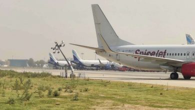 Photo of SpiceJet Flight: दिल्ली एयरपोर्ट पर यात्रियों से भरी फ्लाइट टकराई बिजली के खम्बे से, DGCA की जांच शुरू