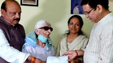 Photo of बुजुर्ग महिला ने राहुल गांधी के नाम की अपनी सारी संपत्ति कहा- देश को उनकी जरूरत