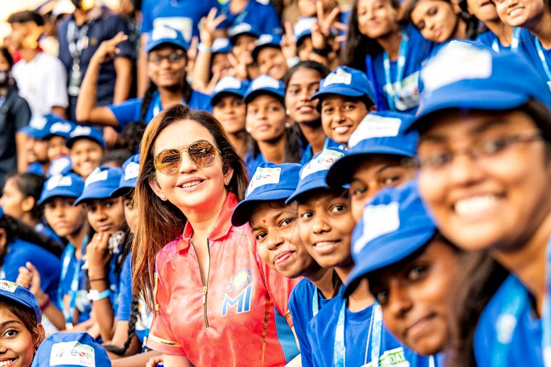 Photo of नीता अंबानी के साथ हजारों लड़कियों ने मनाया मुंबई इंडियन की जीत का जश्न