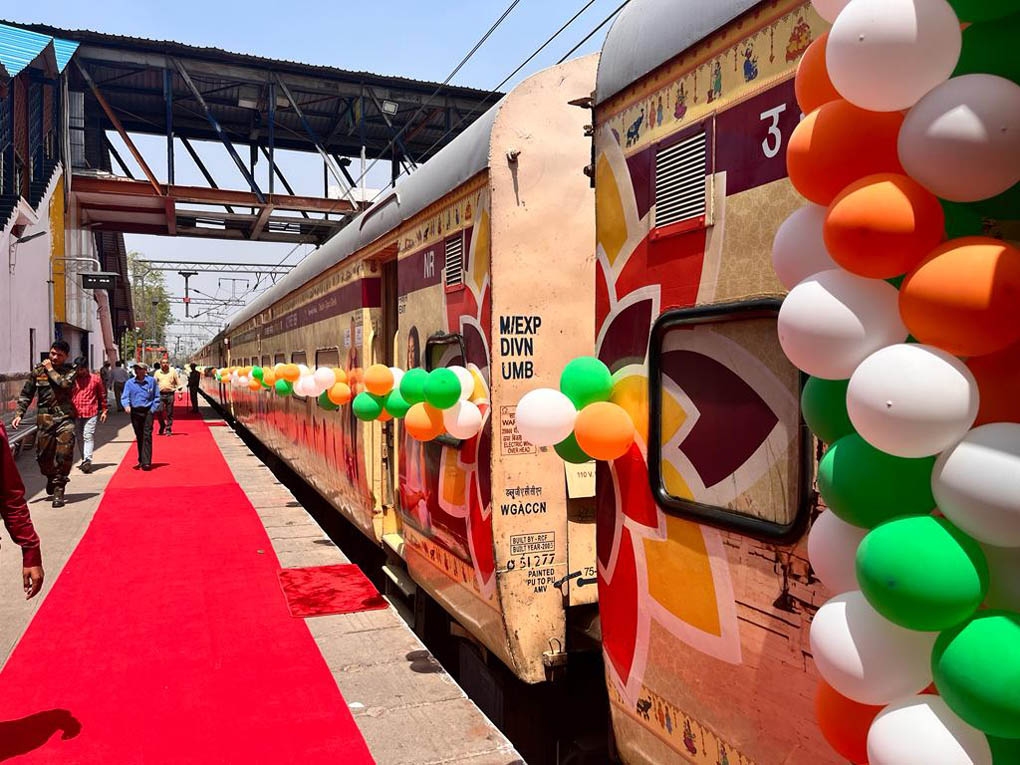 Photo of Ambedkar Jayanti: बाबा साहब अंबेडकर से जुड़े स्थलों की यात्रा पर रवाना हुई, भारत गौरव टूरिस्ट ट्रेन