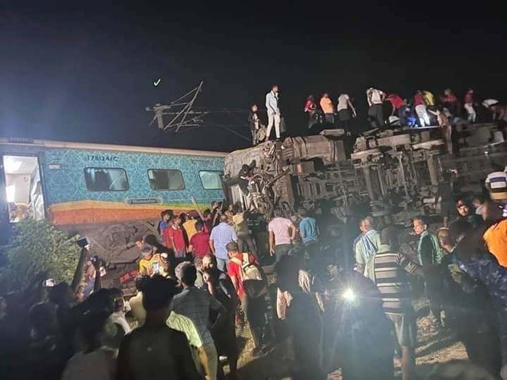 Photo of Odisha Train Accident: उड़ीसा के बालासोर में ट्रेन हादसा, 50 से ज्यादा लोगों की मौत