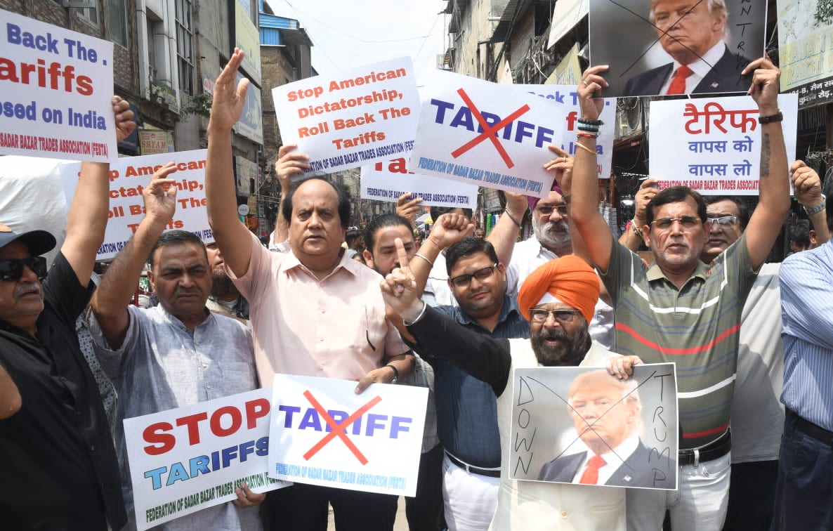 अमेरिका की टैरिफ नीति के खिलाफ सदर बाजार व्यापारियों का जोरदार प्रदर्शन