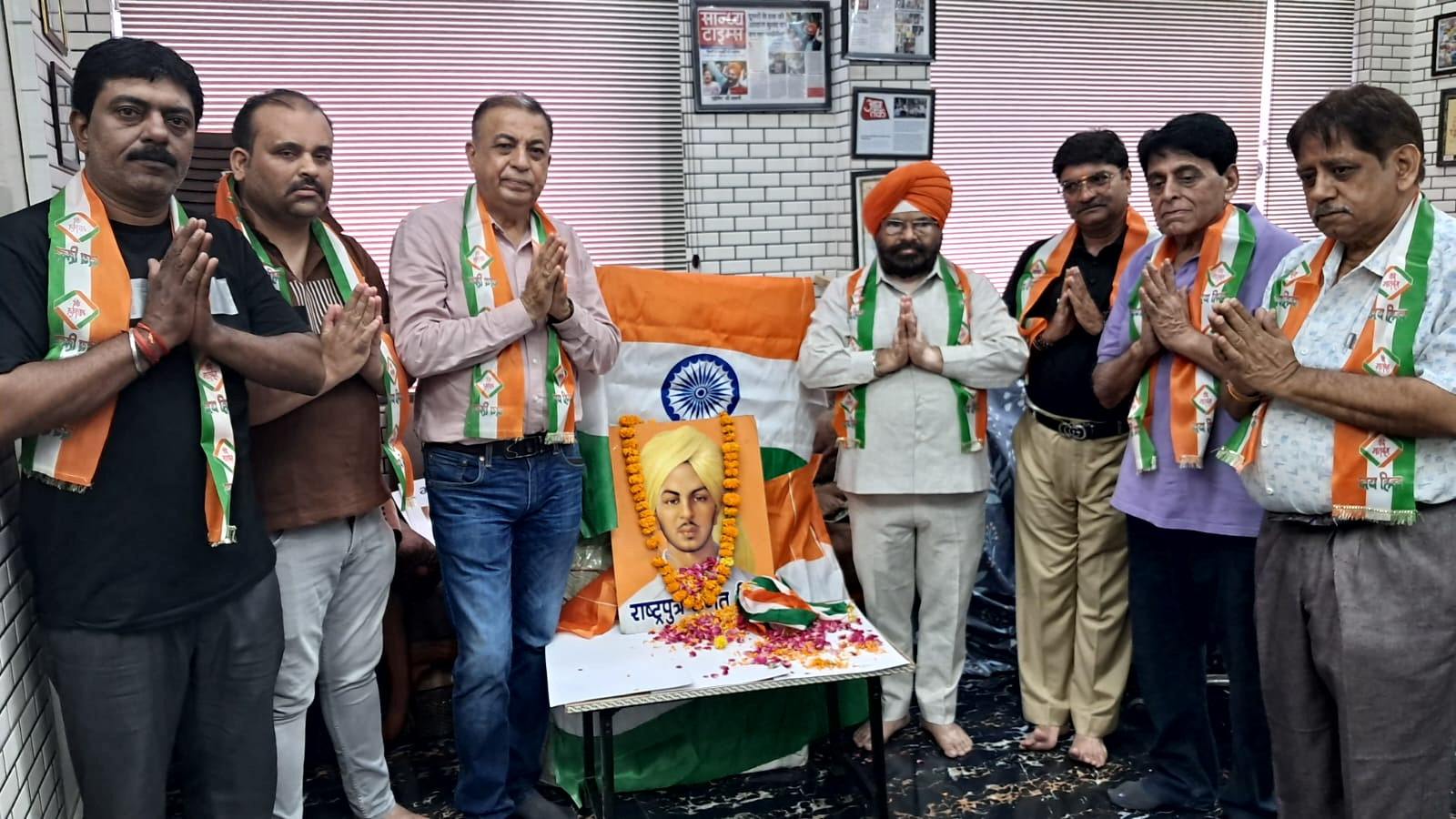 शहीद भगत सिंह जयंती पर श्रद्धांजलि, क्रांतिकारियों को शहीद का दर्जा देने की मांग तेज