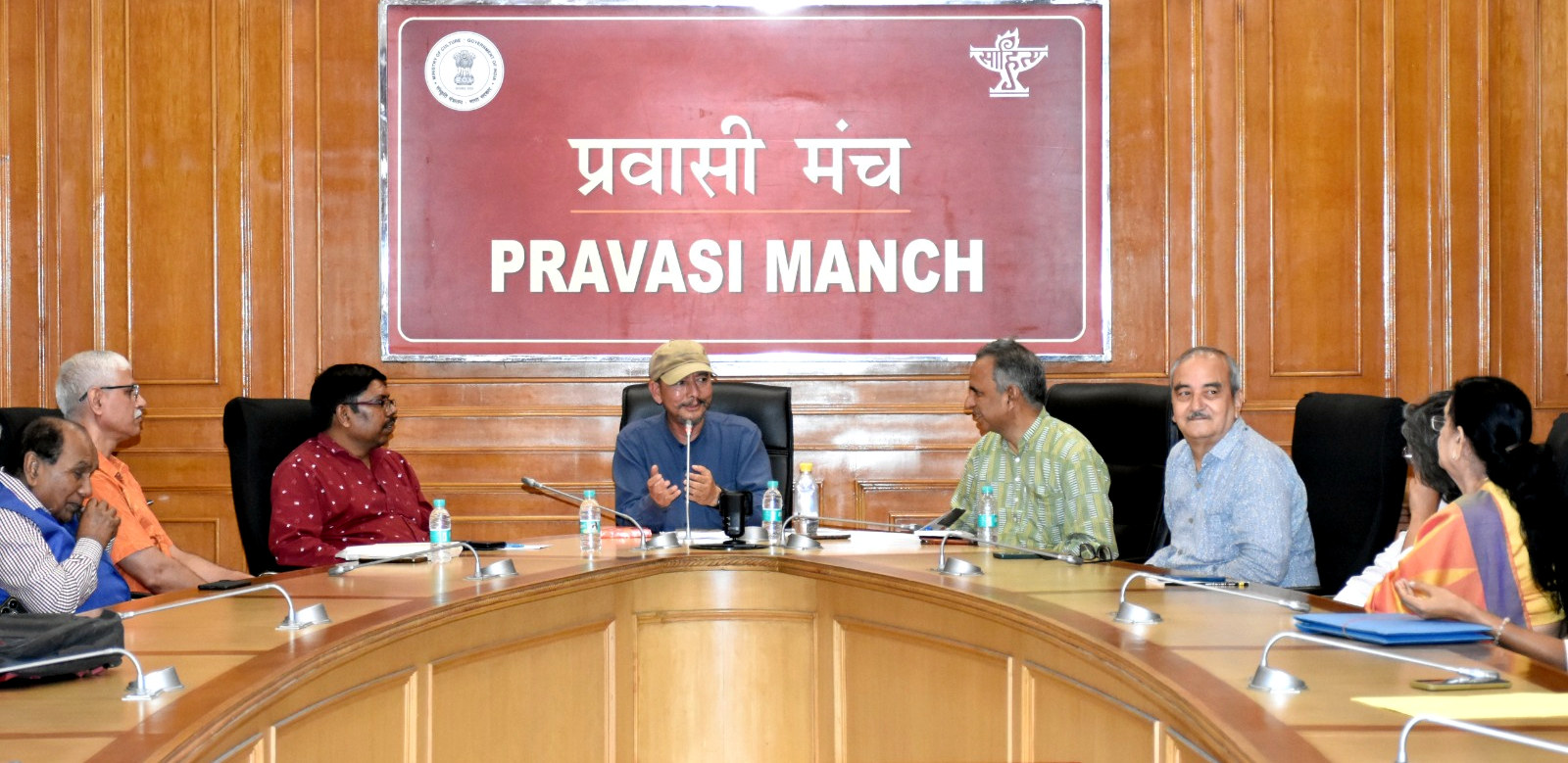 मैं कविता की खिड़कियाँ बनाता हूँ, जो हमेशा खुली रहती हैं। -मोहन राणा