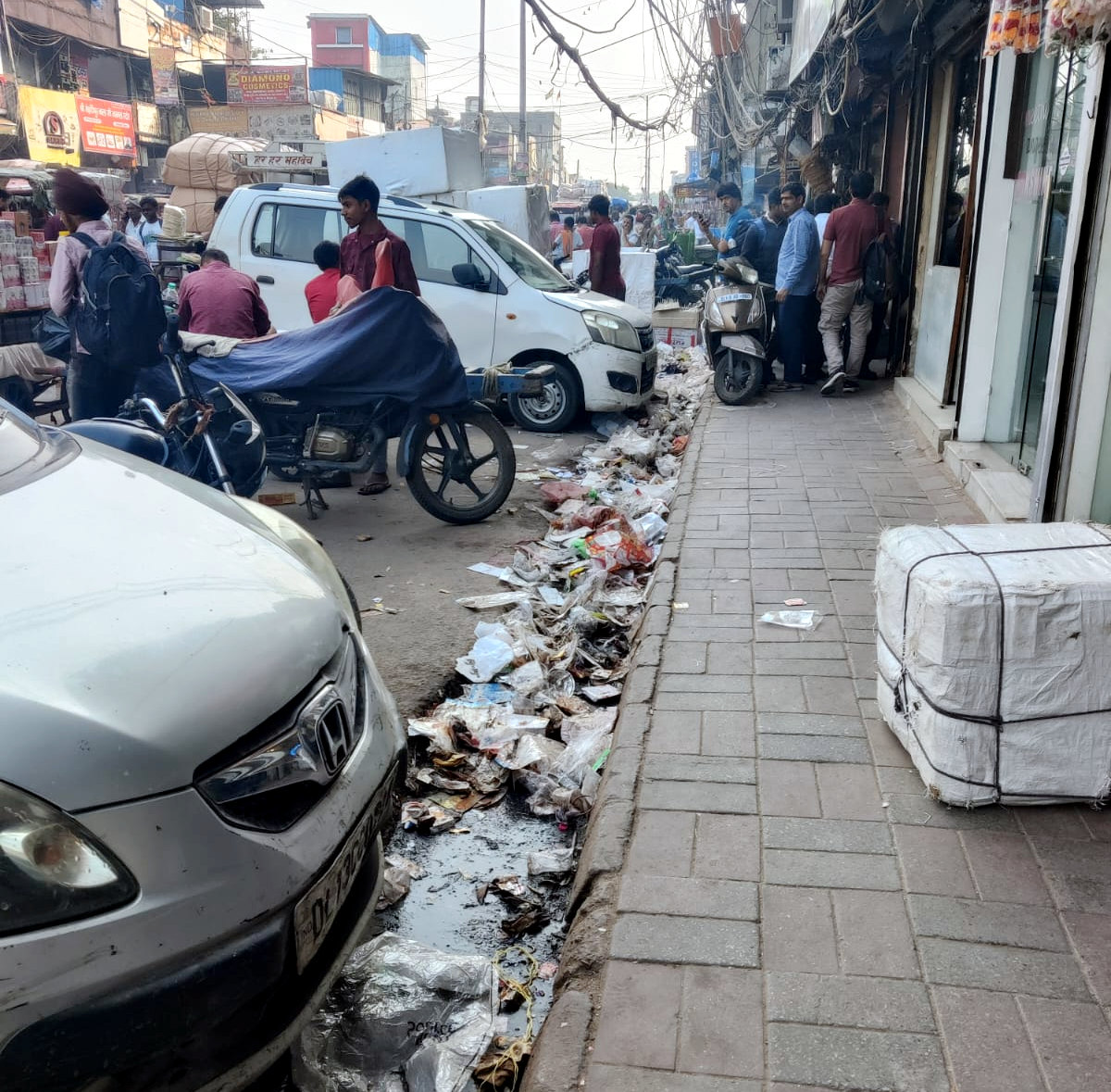 Problem: सदर बाजार कूड़े के ढेरों में तब्दील, व्यापारियों ने जताई नाराजगी