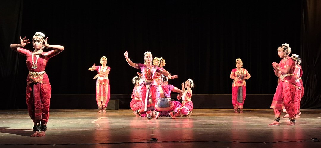 भरतनाट्यम में संस्कारों की प्रस्तुति, प्रतिभालय अकादमी का 19वां वार्षिक समारोह संपन्न