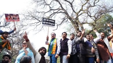 भारत मंडपम AI समिट विवाद: दिल्ली बीजेपी का राहुल गांधी के आवास के बाहर प्रदर्शन