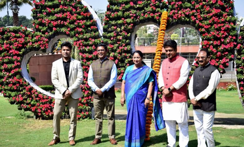 NDMC Flower Festival 2026: फाल्गुन में फूलों से सजी राजधानी, CM रेखा गुप्ता ने किया उद्घाटन NDMC Flower Festival 2026: फाल्गुन में फूलों से सजी राजधानी, CM रेखा गुप्ता ने किया उद्घाटन