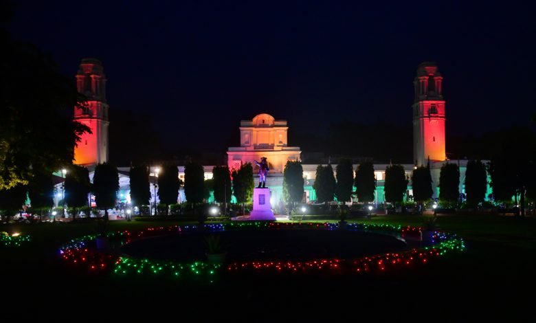 दिल्ली विधानसभा में देशभक्ति का रंग, 80वें स्वतंत्रता दिवस की पूर्व संध्या पर तिरंगे की रोशनी से जगमगाया ऐतिहासिक भवन दिल्ली विधानसभा में देशभक्ति का रंग, 80वें स्वतंत्रता दिवस की पूर्व संध्या पर तिरंगे की रोशनी से जगमगाया ऐतिहासिक भवन