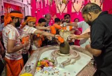 Sawan Shivratri 2026: झण्डेवाला देवी मंदिर में गूंजे हर-हर महादेव के जयकारे, कांवड़ियों के जल से हुआ अभिषेक