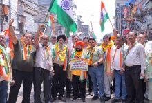 सदर बाजार में गूंजा देशभक्ति का जोश, व्यापारियों ने निकाला भव्य तिरंगा मार्च