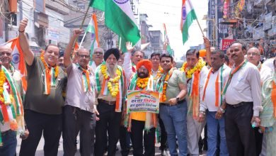 सदर बाजार में गूंजा देशभक्ति का जोश, व्यापारियों ने निकाला भव्य तिरंगा मार्च
