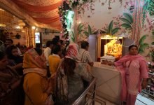 Sharadiya Navratri 2026: शारदीय नवरात्र के पांचवें दिन झण्डेवाला देवी मंदिर में माँ स्कन्दमाता की पूजा-अर्चना