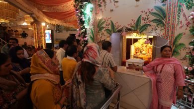 Sharadiya Navratri 2026: शारदीय नवरात्र के पांचवें दिन झण्डेवाला देवी मंदिर में माँ स्कन्दमाता की पूजा-अर्चना