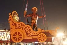 लाल किला मैदान में 200 फीट की ऊंचाई पर जटायु-रावण युद्ध, रोमांचित हुए हजारों रामभक्त