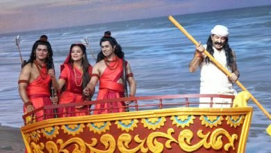 लाल किले की लव कुश रामलीला में मनोज तिवारी बने केवट, चित्रकूट के भरत मिलाप ने दर्शकों को किया भावुक