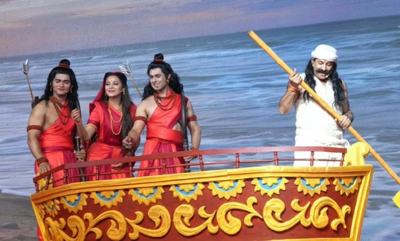 लाल किले की लव कुश रामलीला में मनोज तिवारी बने केवट, चित्रकूट के भरत मिलाप ने दर्शकों को किया भावुक