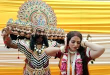 अशोक विहार रामलीला में सीता हरण और शबरी-राम मिलन का भावपूर्ण मंचन, आधुनिक तकनीक ने मोहा मन